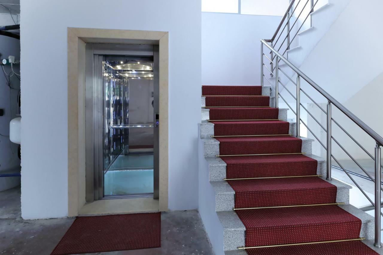 Hotel Gjuta Tirana Exteriér fotografie