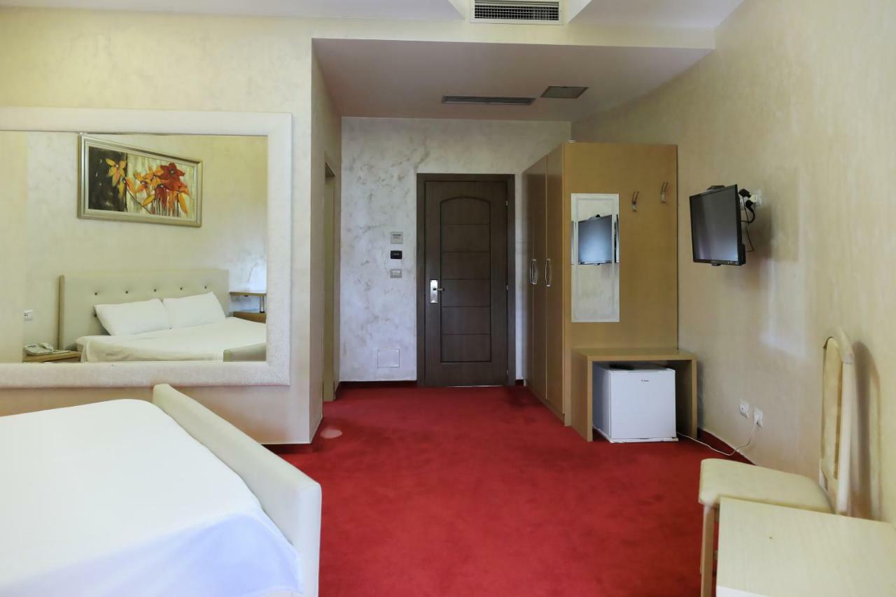 Hotel Gjuta Tirana Exteriér fotografie