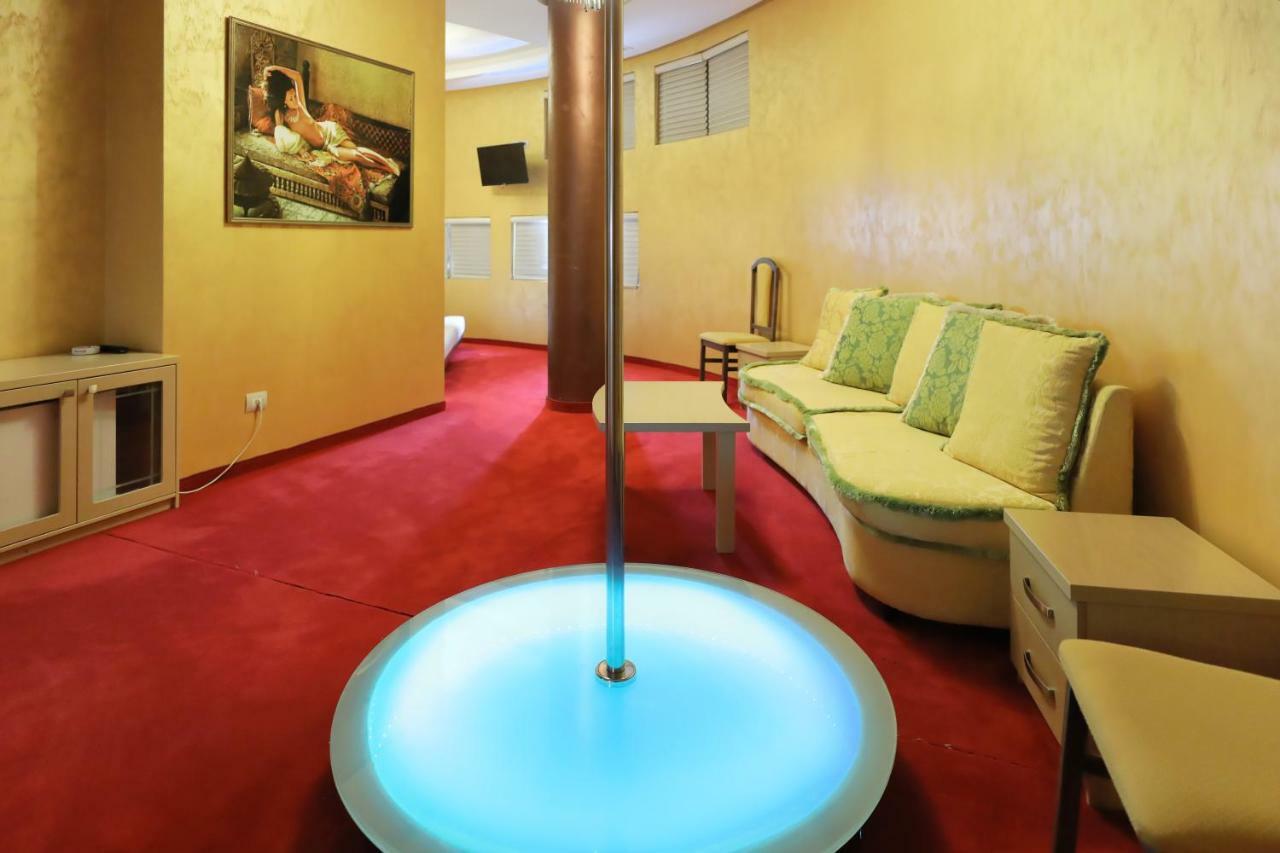Hotel Gjuta Tirana Exteriér fotografie