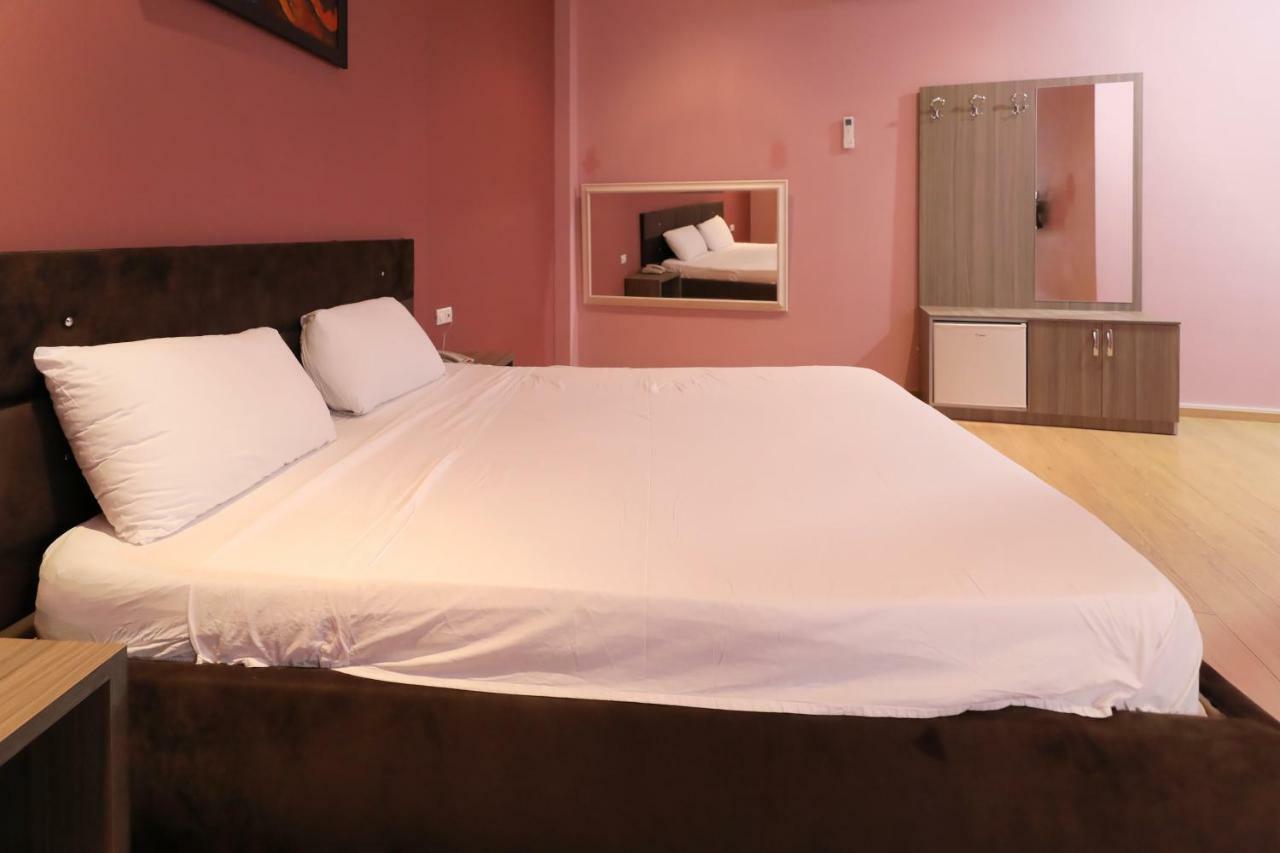 Hotel Gjuta Tirana Exteriér fotografie