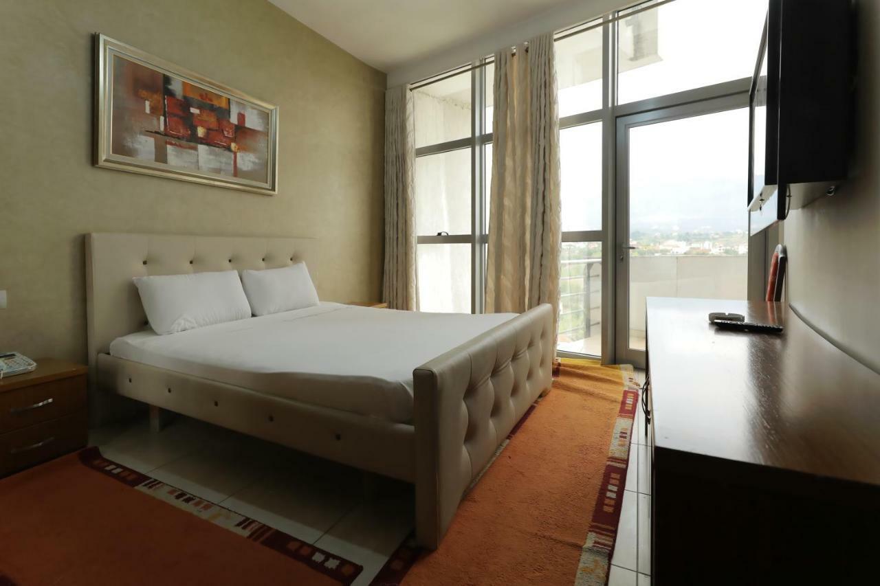 Hotel Gjuta Tirana Exteriér fotografie